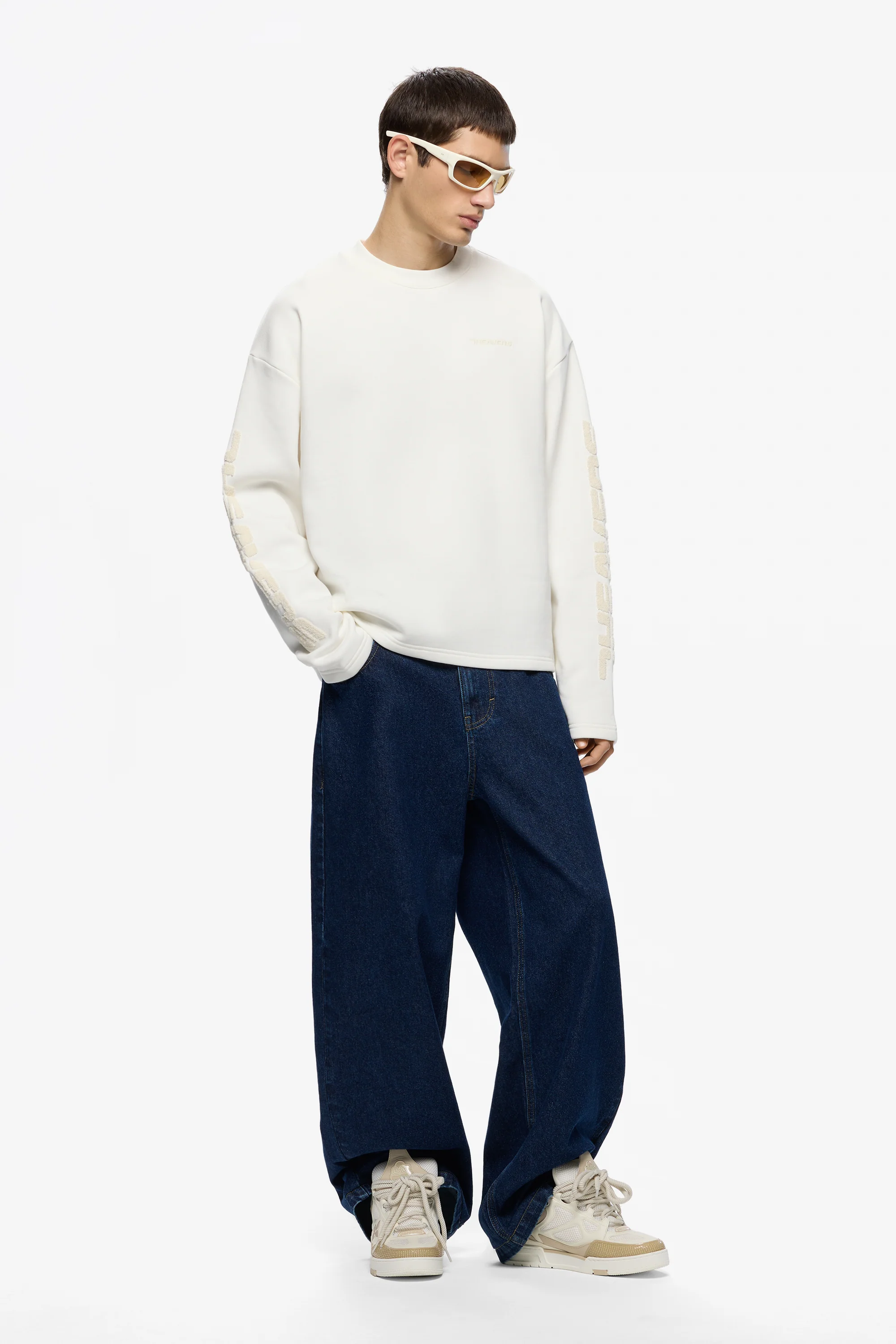 Super Large Denim - Image 4